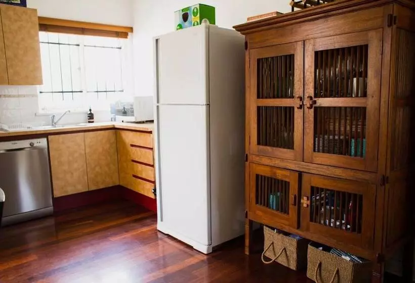 Cottesloe Beach Villa W/large Courtyard  Sleeps 4