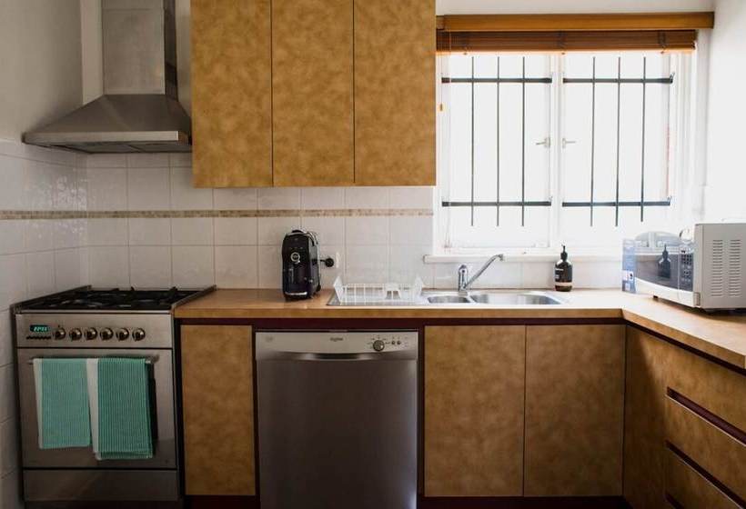 Cottesloe Beach Villa W/large Courtyard  Sleeps 4