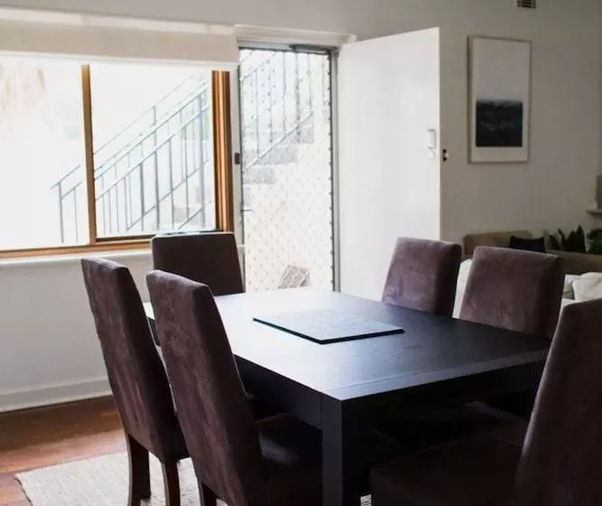 Cottesloe Beach Villa W/large Courtyard  Sleeps 4