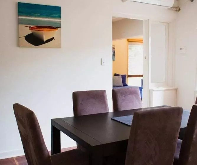 Cottesloe Beach Villa W/large Courtyard  Sleeps 4