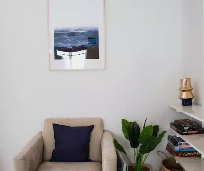 Cottesloe Beach Villa W/large Courtyard  Sleeps 4