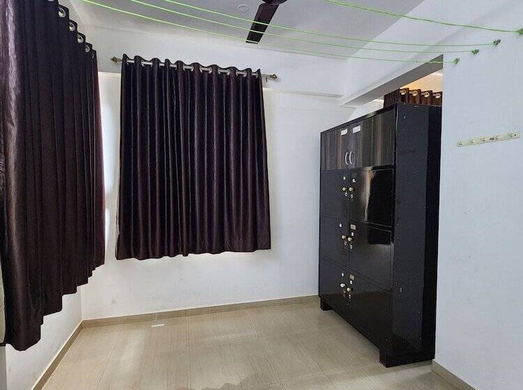 호텔 All Seasons Guest House I Rooms & Dorms