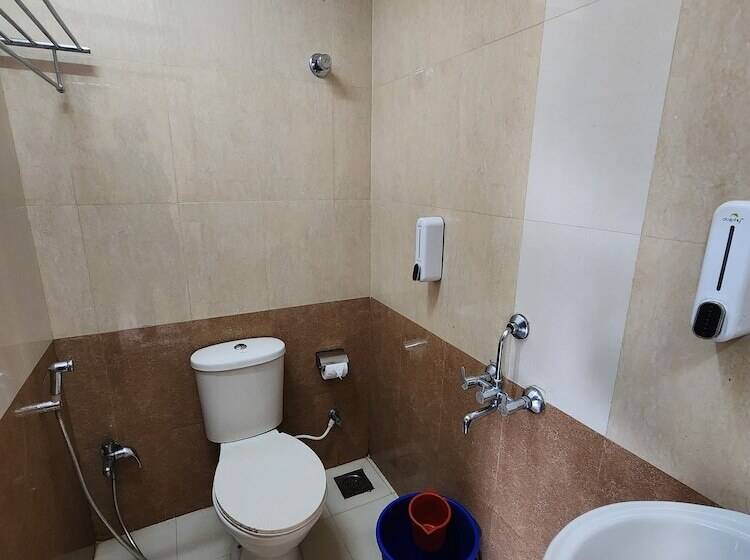 호텔 All Seasons Guest House I Rooms & Dorms