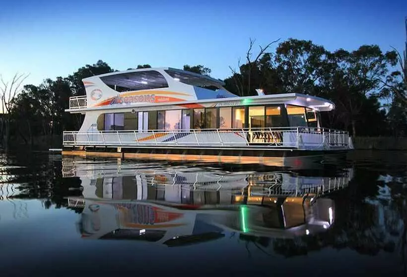 Hotelli All Seasons Houseboats