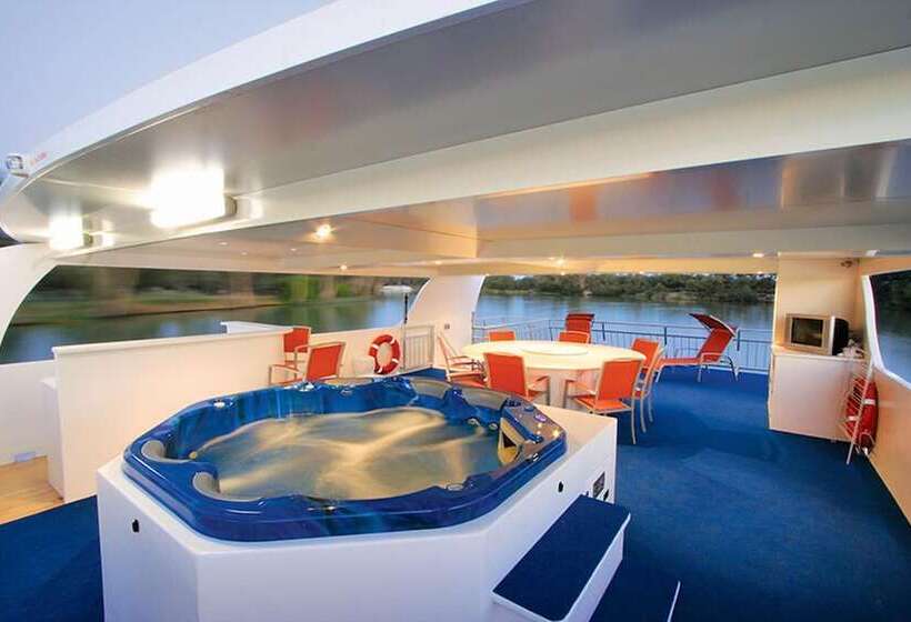 בית מלון כפרי All Seasons Houseboats