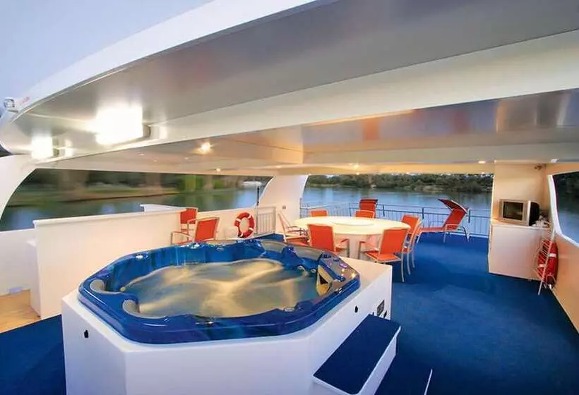 Hotelli All Seasons Houseboats