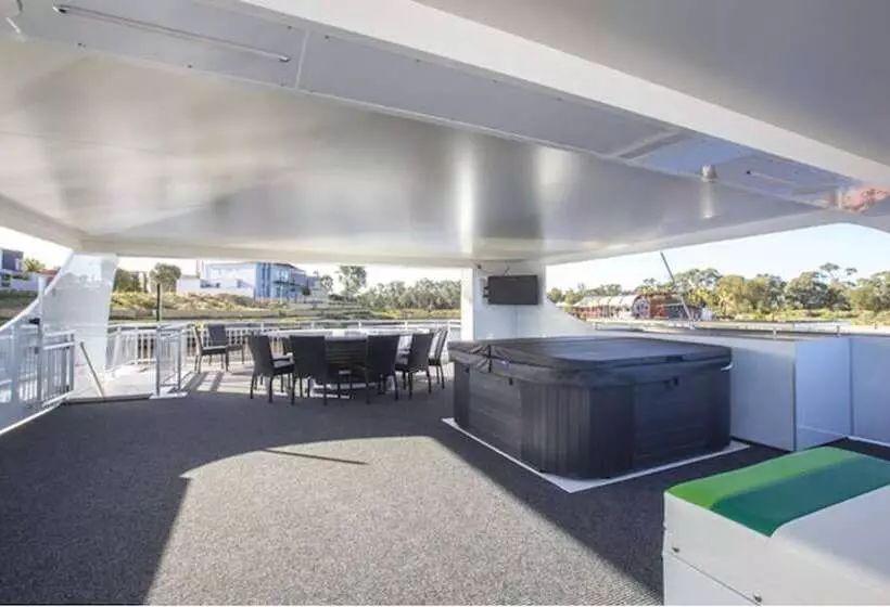 Hotelli All Seasons Houseboats