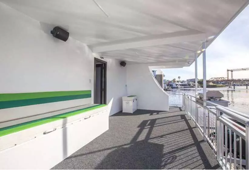 Hotelli All Seasons Houseboats