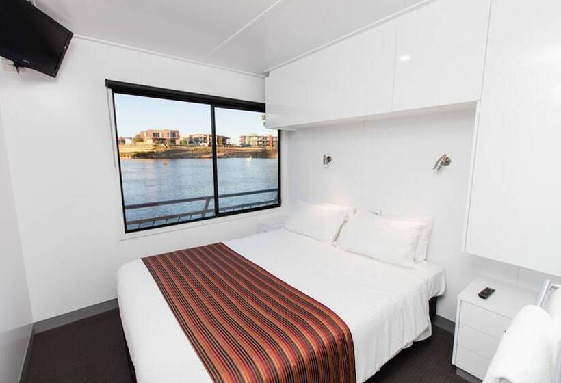 בית מלון כפרי All Seasons Houseboats