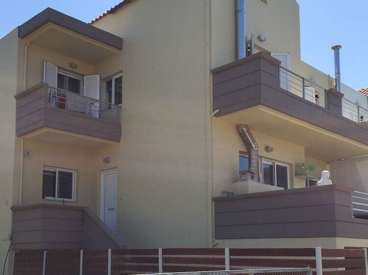 Thomis Beach Family Home Near The Sea