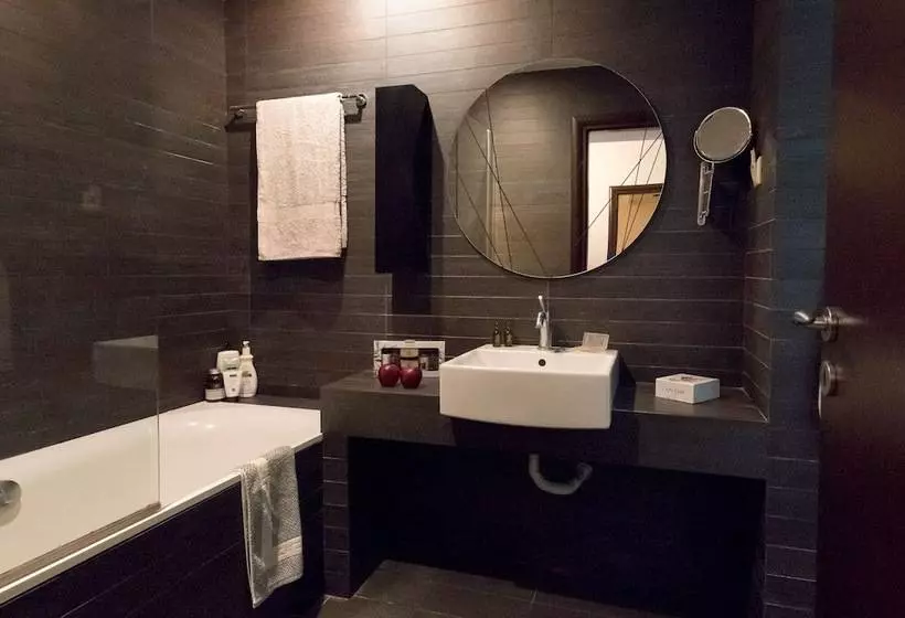 Thomis Beach Family Home Near The Sea