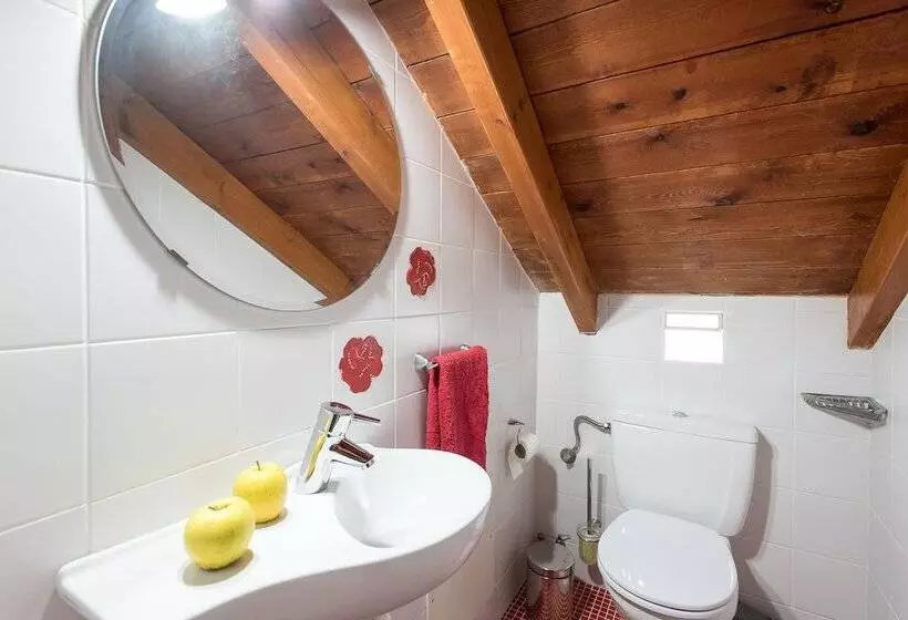 Thomis Beach Family Home Near The Sea