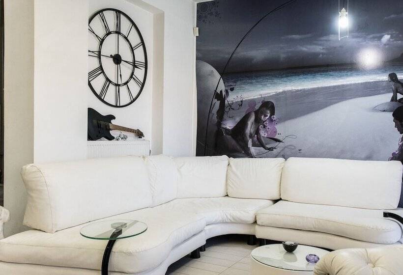 Thomis Beach Family Home Near The Sea