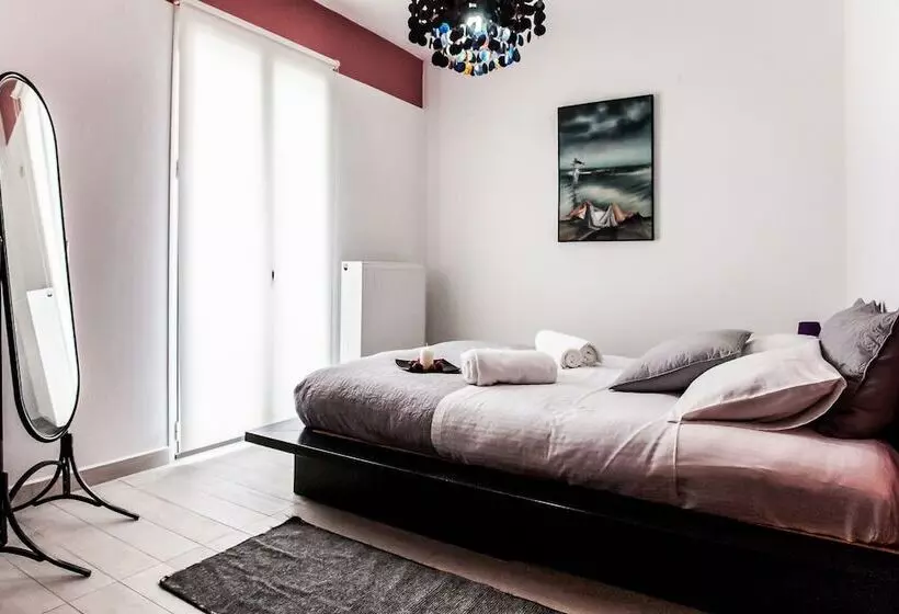 Thomis Beach Family Home Near The Sea