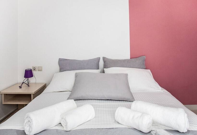 Thomis Beach Family Home Near The Sea