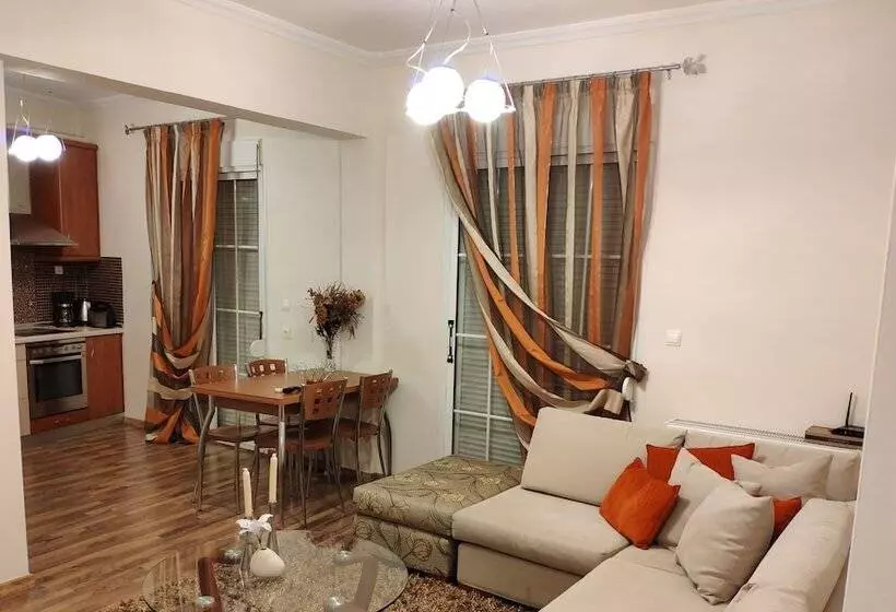 Travell Suite 11