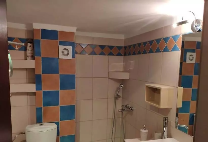 Travell Suite 11