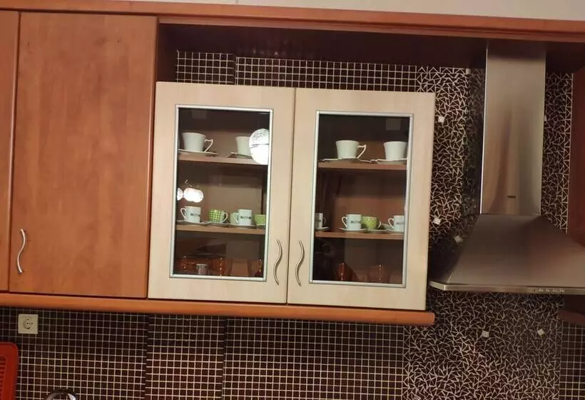 Travell Suite 11