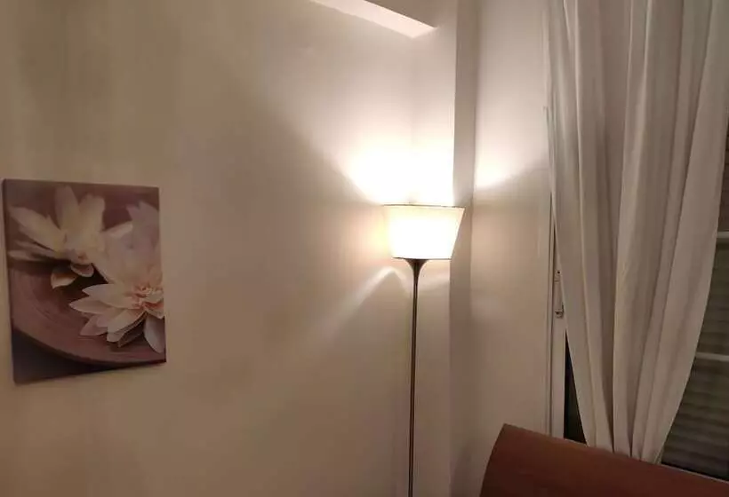 Travell Suite 11