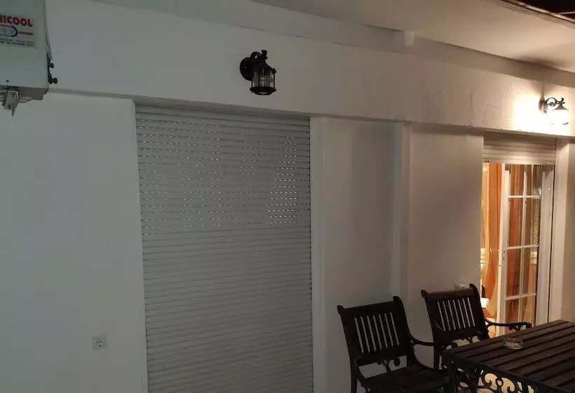 Travell Suite 11