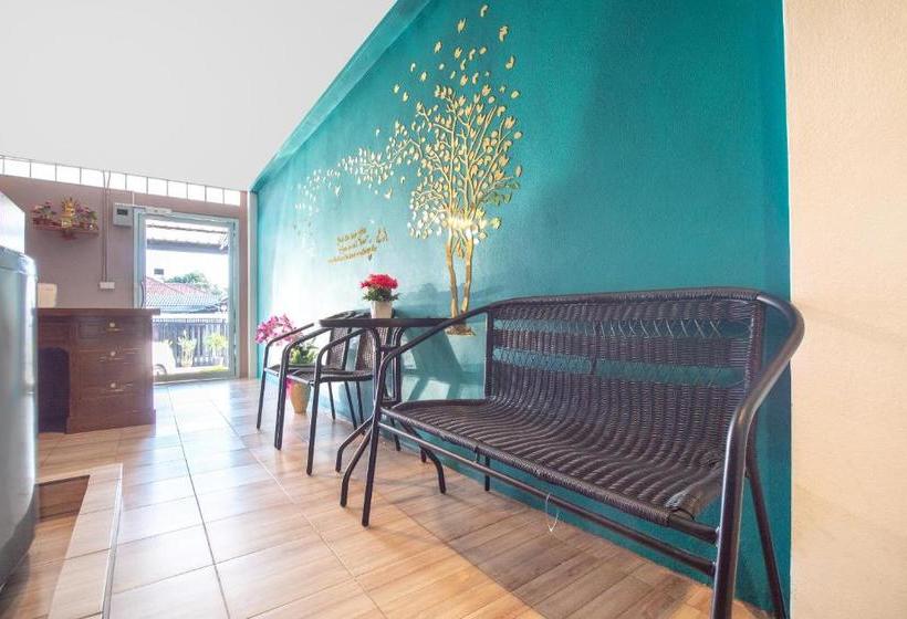 בית מלון כפרי Oyo 784 Brown Home Sattahip