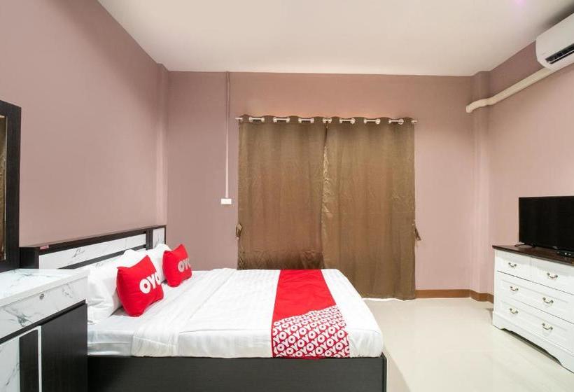 בית מלון כפרי Oyo 784 Brown Home Sattahip