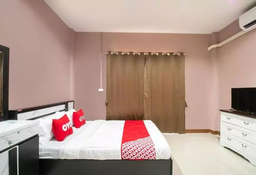 Hotelli Oyo 784 Brown Home Sattahip