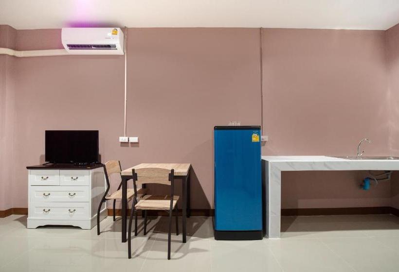 בית מלון כפרי Oyo 784 Brown Home Sattahip