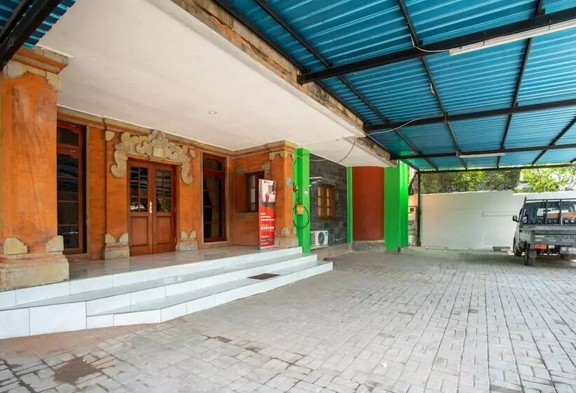 ペンション Reddoorz Syariah Near Puri Agung Denpasar