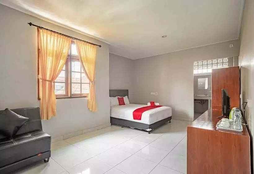 ペンション Reddoorz Syariah Near Puri Agung Denpasar