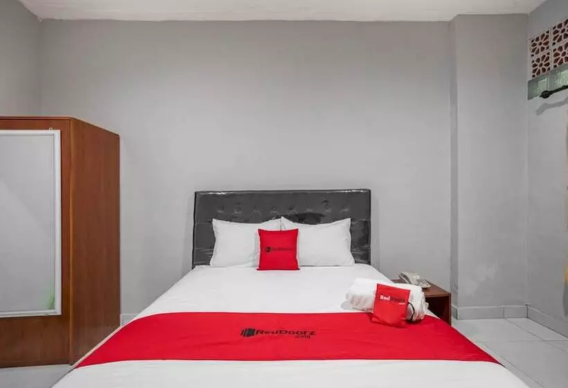 ペンション Reddoorz Syariah Near Puri Agung Denpasar