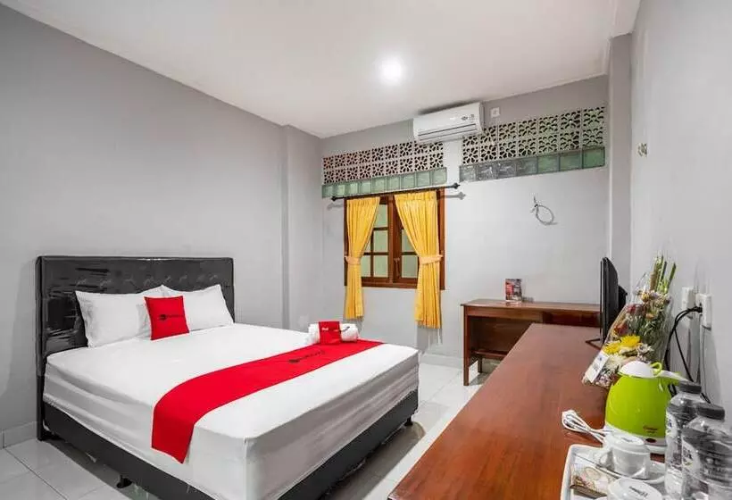 ペンション Reddoorz Syariah Near Puri Agung Denpasar
