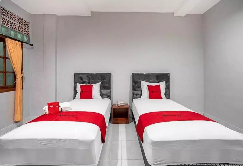 ペンション Reddoorz Syariah Near Puri Agung Denpasar