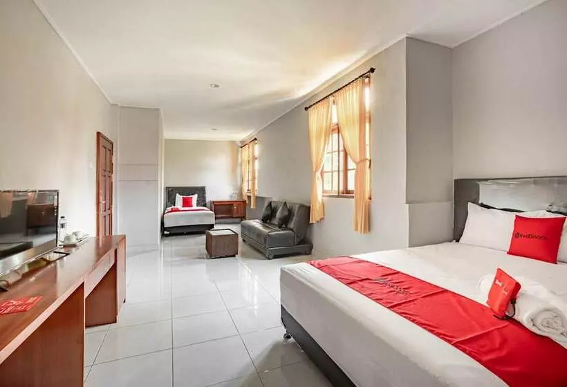 ペンション Reddoorz Syariah Near Puri Agung Denpasar