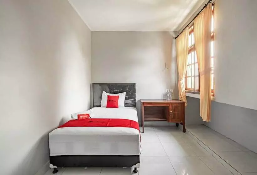 ペンション Reddoorz Syariah Near Puri Agung Denpasar