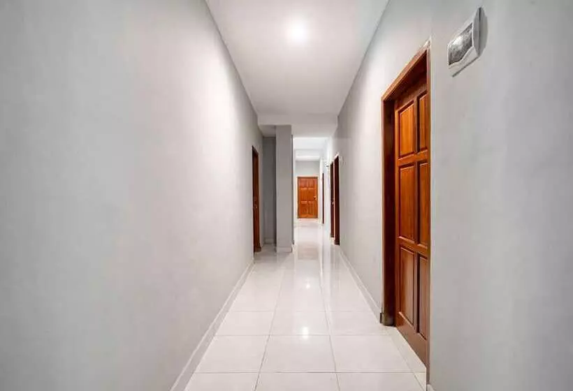 ペンション Reddoorz Syariah Near Puri Agung Denpasar