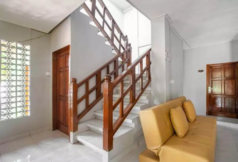 ペンション Reddoorz Syariah Near Puri Agung Denpasar