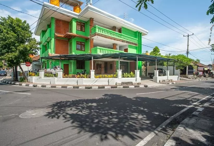 ペンション Reddoorz Syariah Near Puri Agung Denpasar
