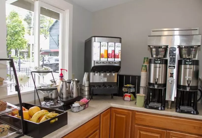 Bar Harbor Villager Motel   Downtown