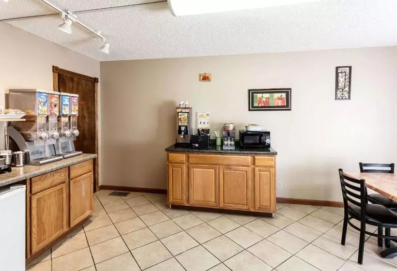 酒店 Dragonfly Inn And Suites