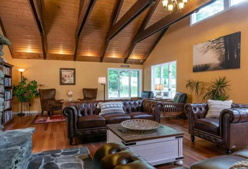 ホテル White Horse Lodge