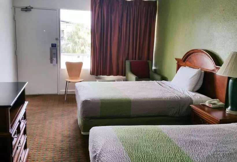 ホテル Red Roof Inn Wildwood, Fl The Villages