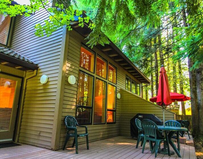 Whispering Woods Resort