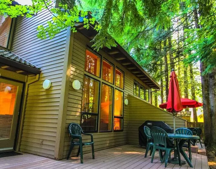 Whispering Woods Resort