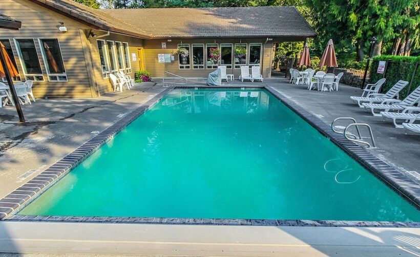 Whispering Woods Resort