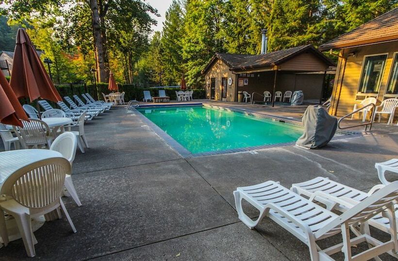 Whispering Woods Resort