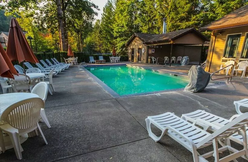 Whispering Woods Resort