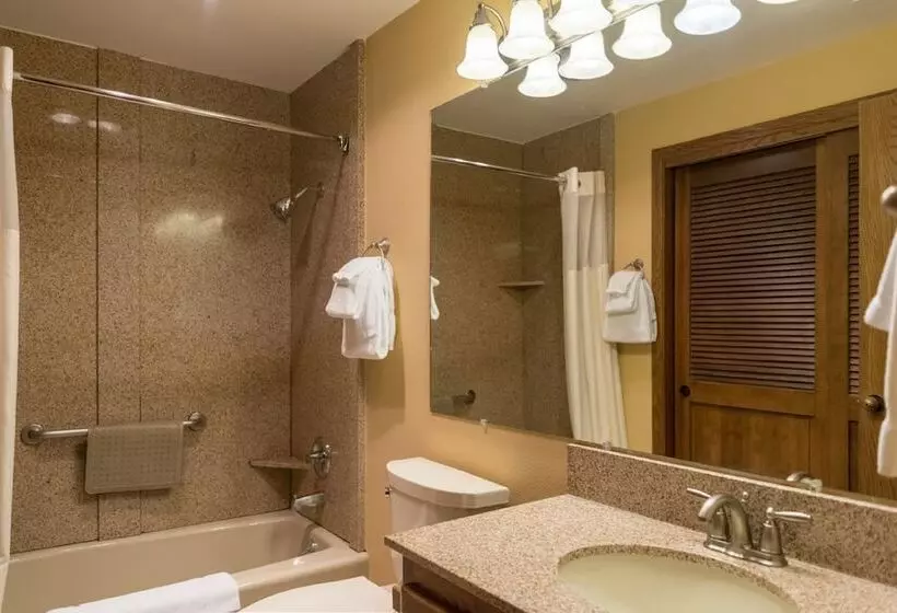 Whispering Woods Resort