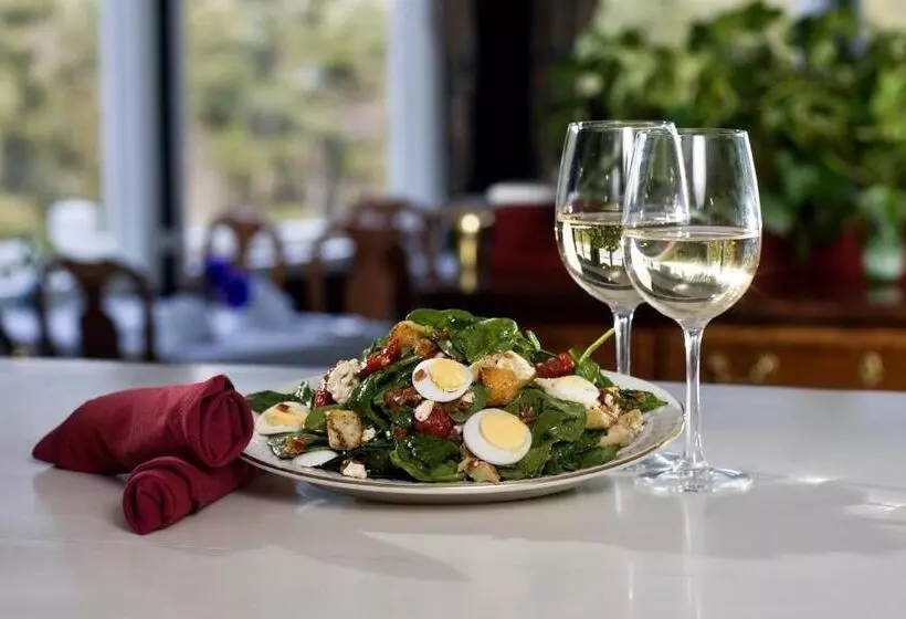 White Mountain Hotel And Resort