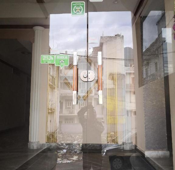 هتل 5th Element Deshraj